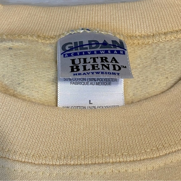 Yellow Graphic Crewneck Sweatshirt Winter Snowman Holiday Theme, size Large - Picture 3 of 7